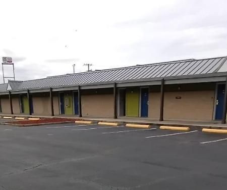 Travelodge By Wyndham Petersburg Exterior photo