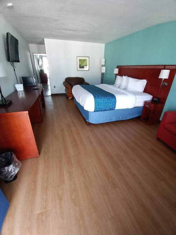 Travelodge By Wyndham Petersburg Exterior photo